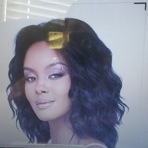 Meet your Posher, Flora